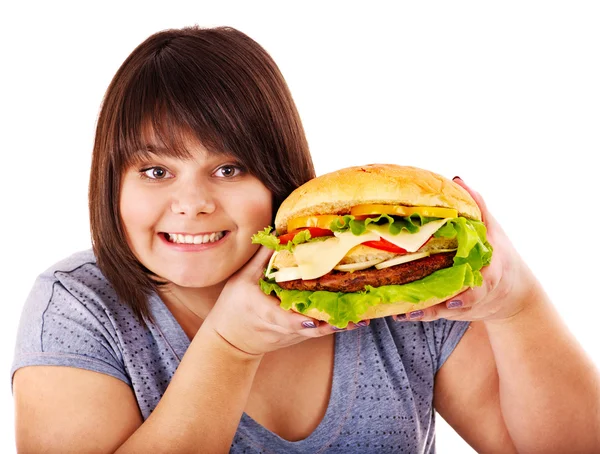 Frau isst Hamburger. — Stockfoto