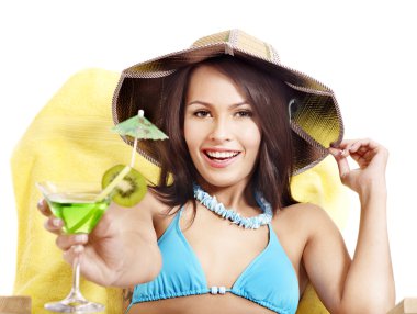Kız bikini İçecek suyu saman.