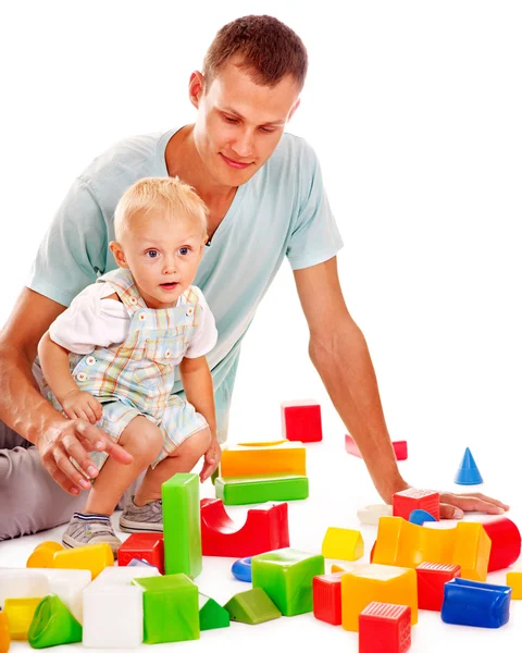 Kinder spielen Bausteine. — Stockfoto