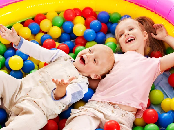 Criança em bola colorida . — Fotografia de Stock