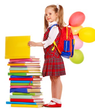 kind met rugzakalt sırt çantası ile.