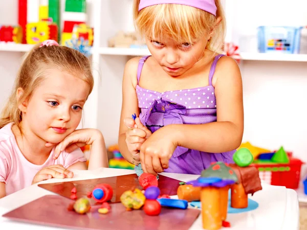 Child playing plasticine. — Stockfoto