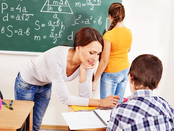 Niño de escuela con maestro . —  Fotos de Stock