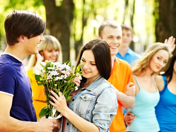 Pareja de en la fecha al aire libre . — Foto de Stock