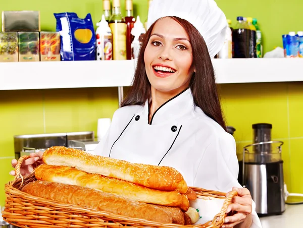 Female chef holding food. — Stock Photo, Image