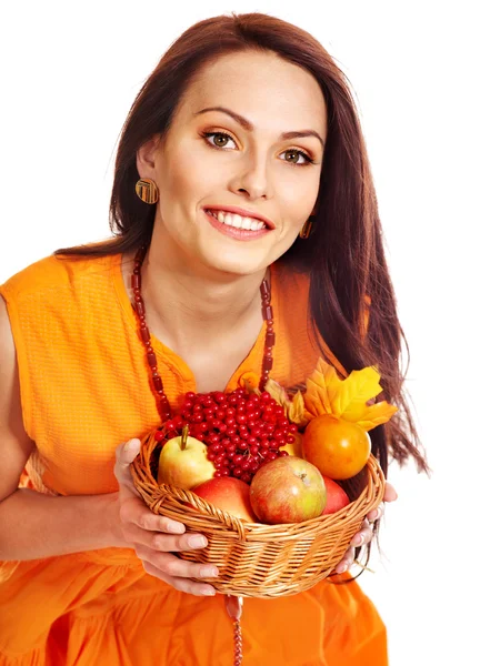 Vrouw met herfst mand. — Stockfoto