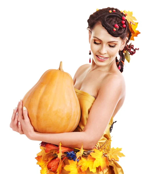 Mujer sosteniendo fruta de otoño . — Foto de Stock