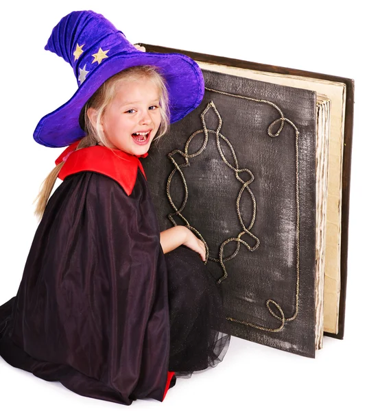 Bruja niña sosteniendo libro . —  Fotos de Stock