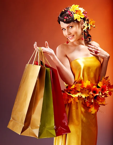 Menina com penteado queda e compõem . — Fotografia de Stock