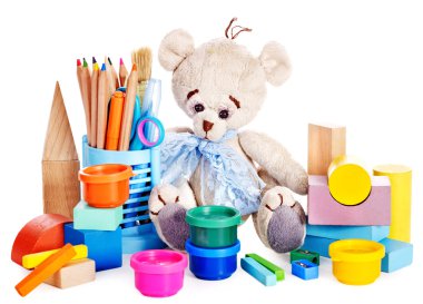 boya ve bir oyuncak ayı ve teneke.