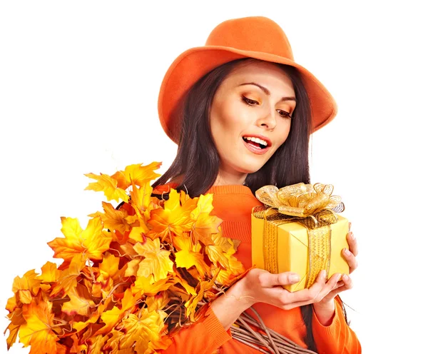 Vrouw bedrijf oranje handtas. — Stockfoto