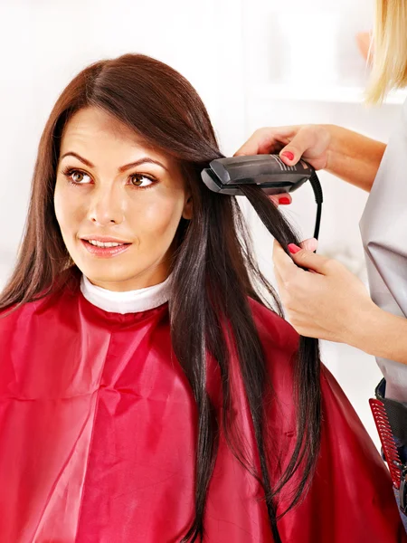 Mujer en peluquería . — Foto de Stock