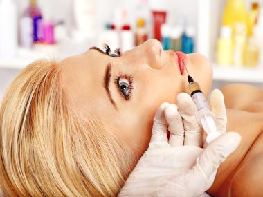 kadın Botox enjeksiyonları.