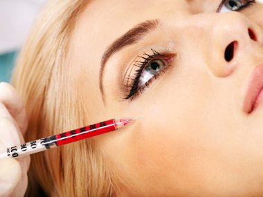 kadın Botox enjeksiyonları.