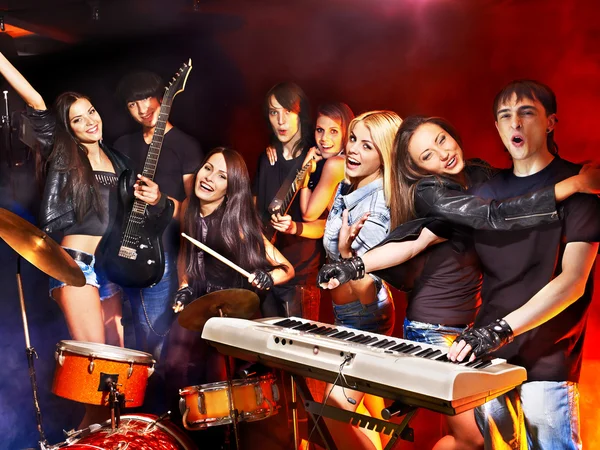 Band spelen muziekinstrument. — Stockfoto