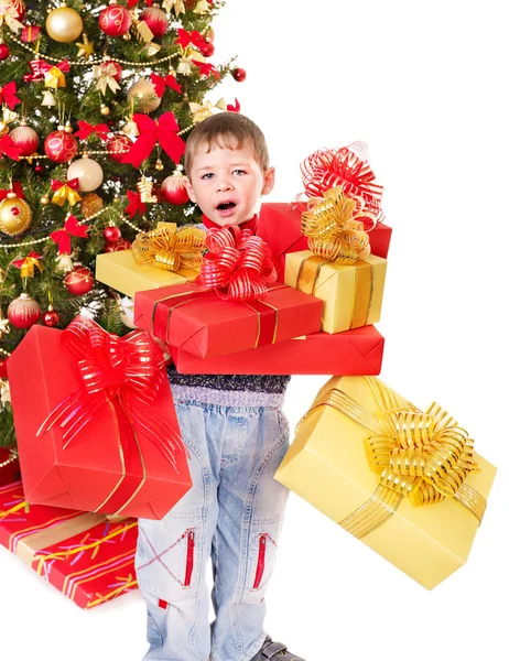Criança com caixa de presente de Natal . — Fotografia de Stock