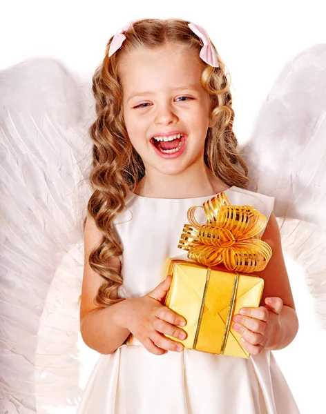 Criança em anjo traje segurando caixa de presente . — Fotografia de Stock