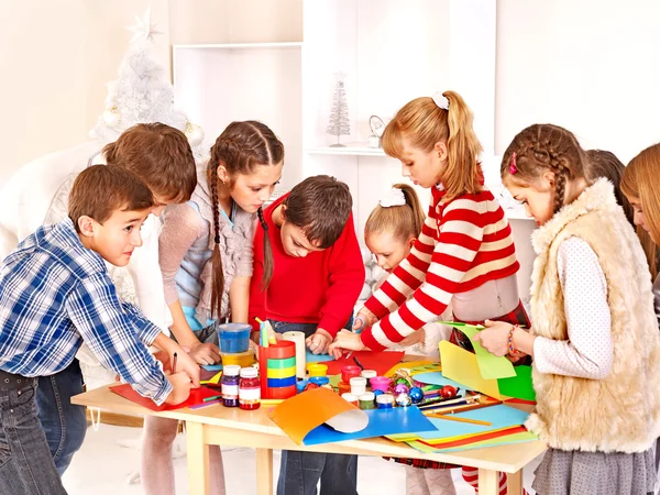 Kindermalerei an der Kunstschule. — Stockfoto