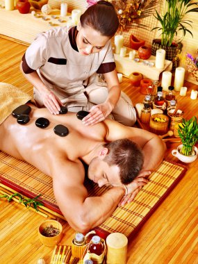 adam Başlarken taş Terapi Masaj .