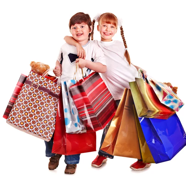 Barn hålla shopping väska. — Stockfoto