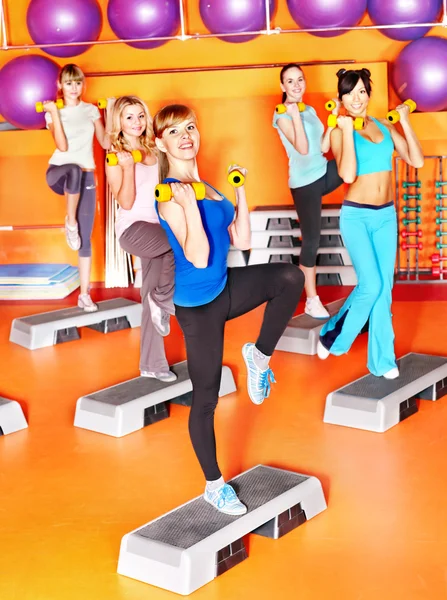 Kvinnor i aerobics klass. — Stockfoto