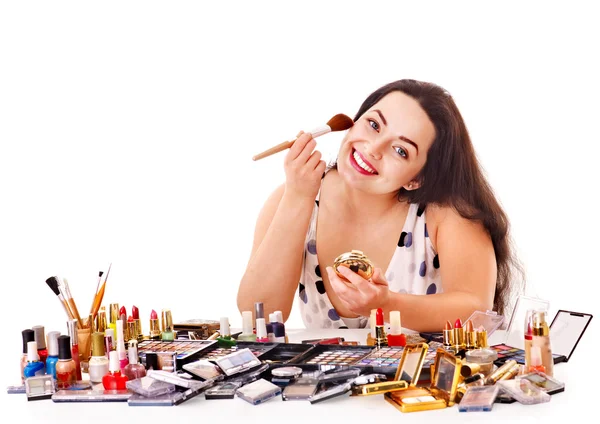 Chica aplicando maquillaje . —  Fotos de Stock