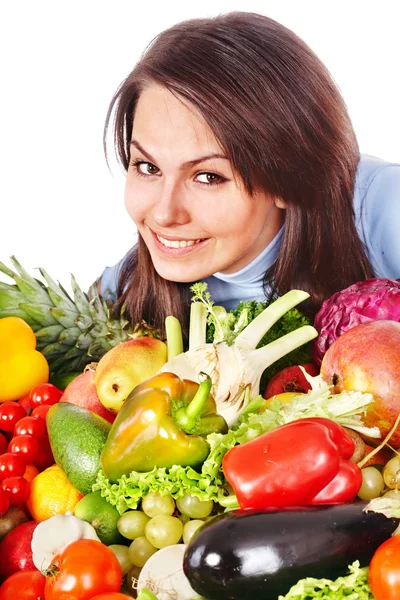 Žena se skupinou ovoce a zeleniny. — Stock fotografie