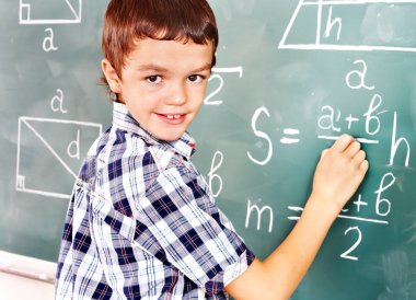 okul çocuk tahtaya yazma.