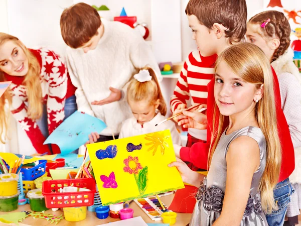 Pintura infantil en la escuela de arte . —  Fotos de Stock