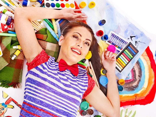 Artista donna con tavolozza di colori . — Foto Stock