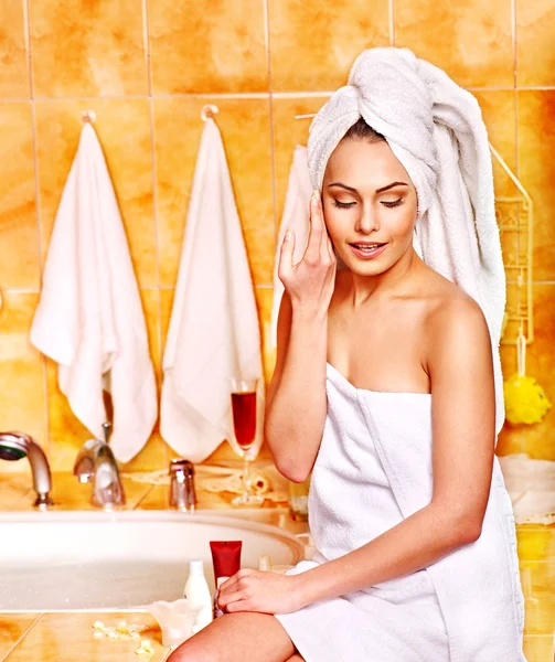 Woman relaxing at home bath. — Stock Photo, Image