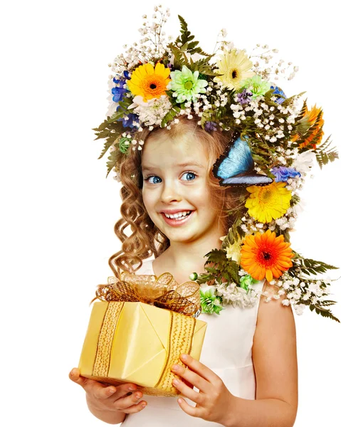 Niño con caja de regalo y flor . — Foto de Stock