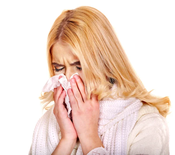Junge Frau mit Taschentuch erkältet. — Stockfoto
