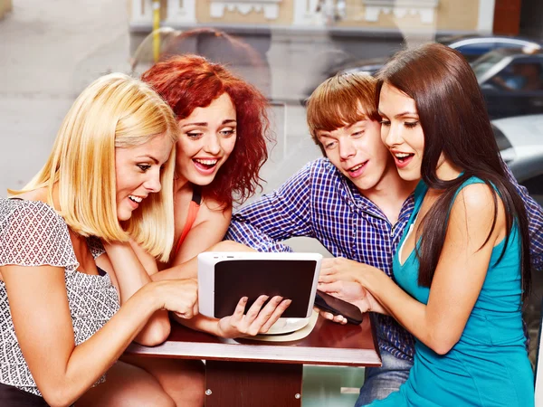 Group with tablet computer at cafe. — Stock Photo, Image