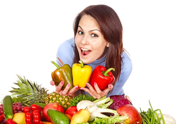 Meisje met groep van groenten en fruit. — Stockfoto