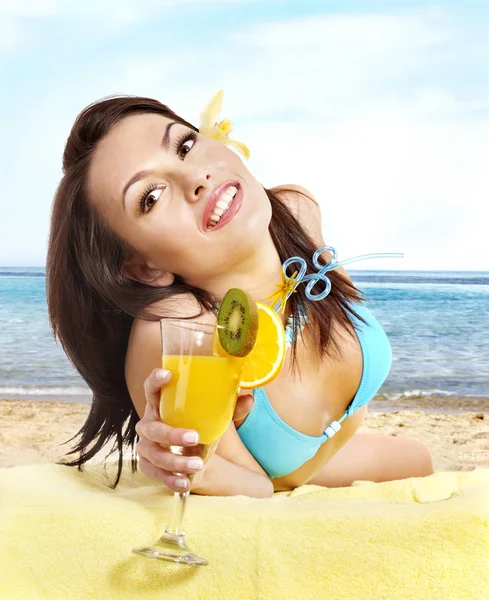 Girl in bikini drink juice through a straw. — Stock Photo, Image