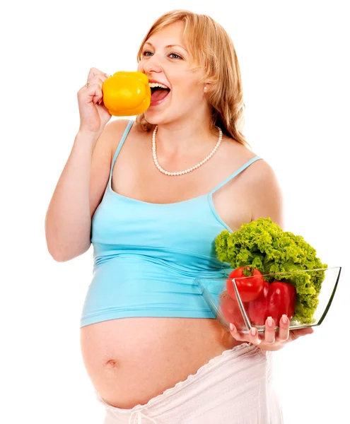 Mujer embarazada comiendo vegetales . —  Fotos de Stock