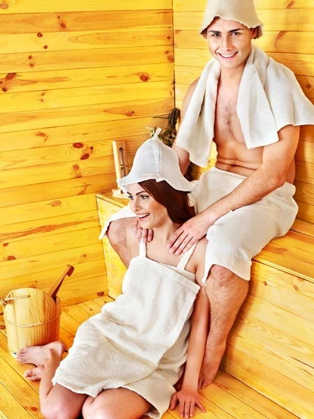 Grupo en sombrero en sauna . — Foto de Stock