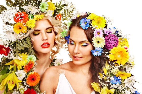 Mujer con maquillaje y flor . — Foto de Stock