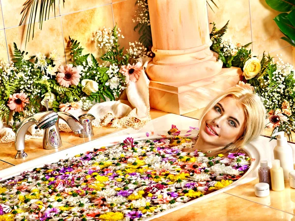 Woman at luxury spa. — Stock Photo, Image