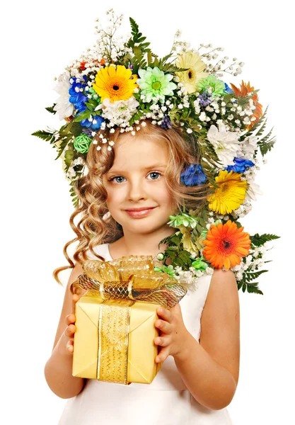 Kind met de doos van de gift en bloem. — Stockfoto