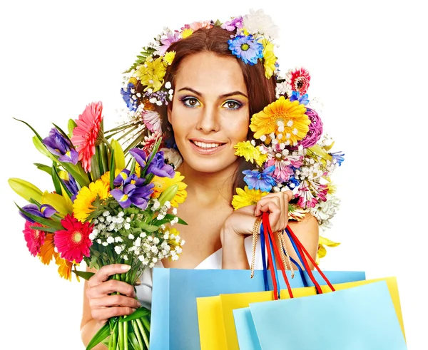 Mujer con bolsa de compras sosteniendo flor . —  Fotos de Stock
