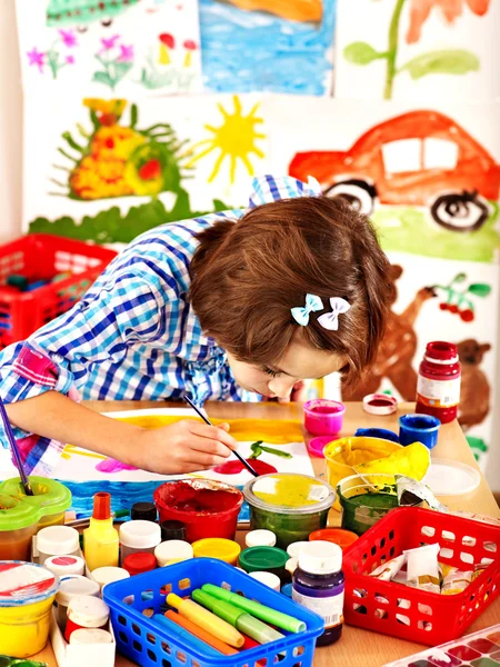 Child painting. — Stock Photo, Image