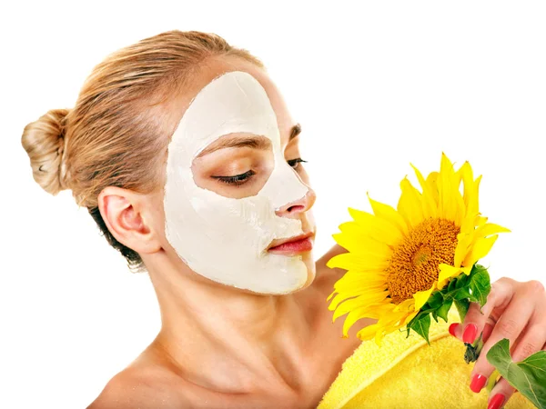 Vrouw met gezichts masker. — Stockfoto