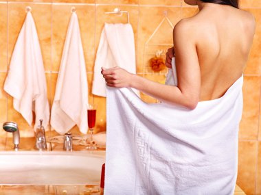 kadın köpük banyosu rahatlatıcı.