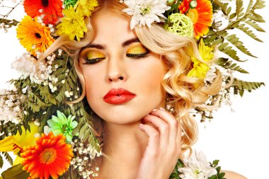 kadın ile telafi etmek ve çiçek.