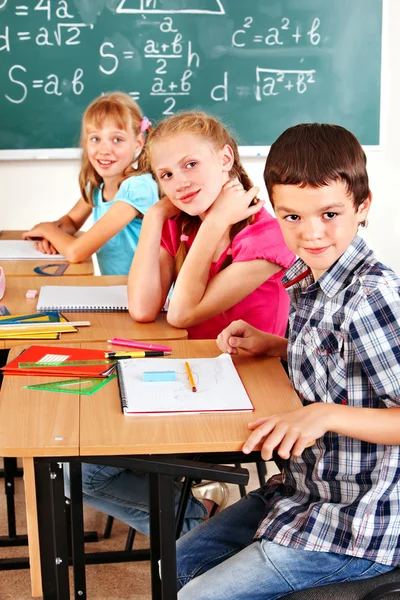 Niños de la escuela niña y niño . — Foto de Stock