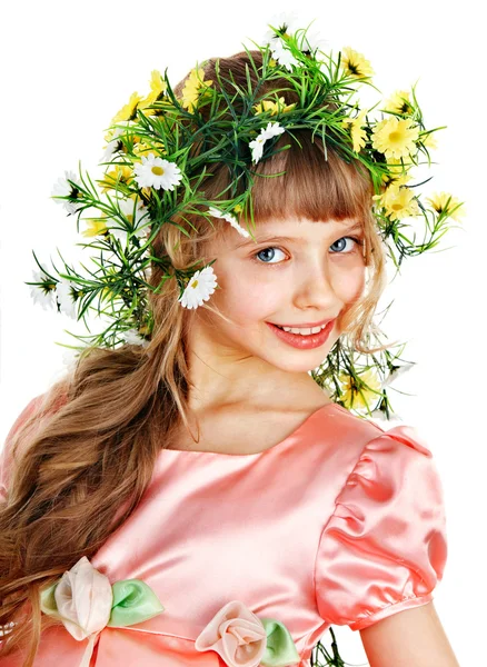 Flicka med krans av vårblomma. — Stockfoto