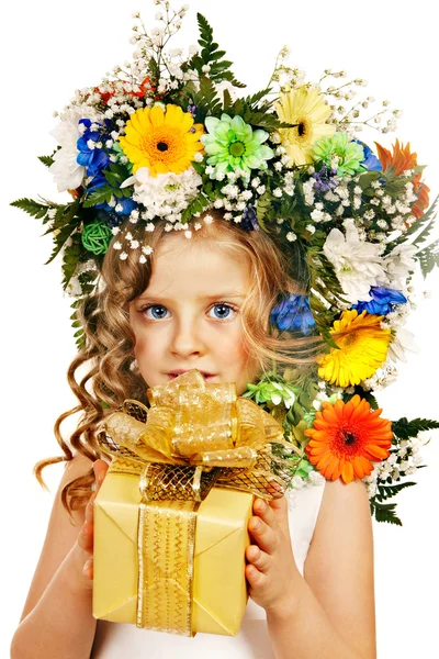 Bambino con confezione regalo e fiore . — Foto Stock