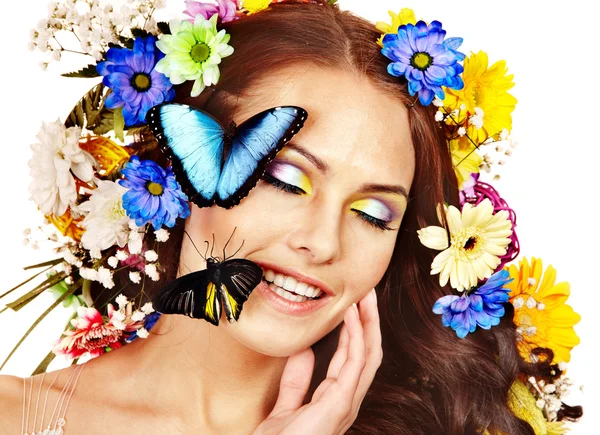 Mujer con flor y mariposa . — Foto de Stock